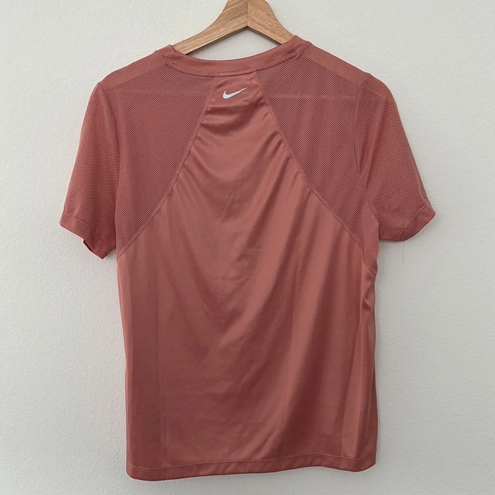Nike tee - Picture 2 of 3